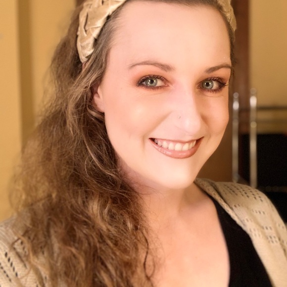 Meet your Posher, Emily - Picture 2 of 7